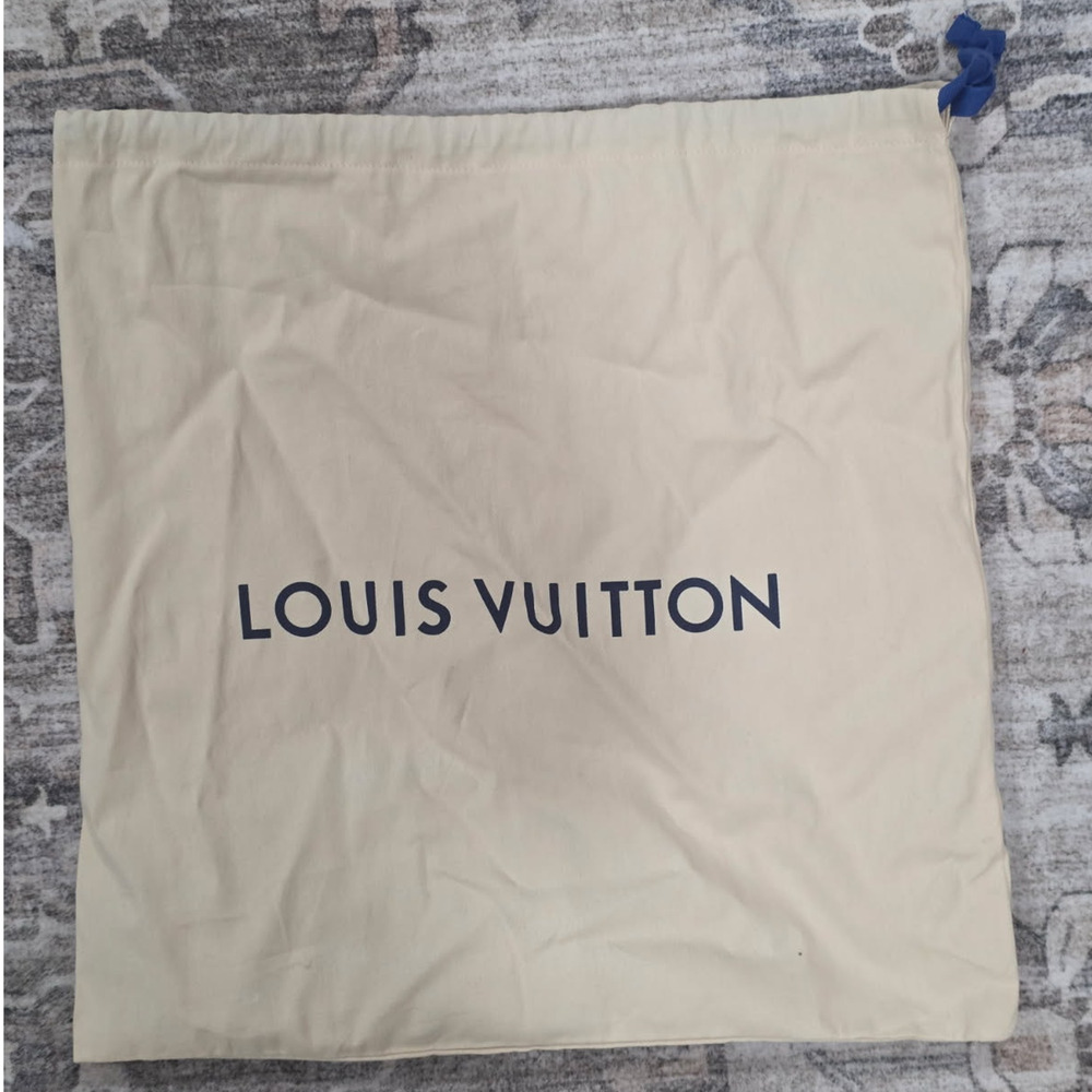 * EXCLUSIVE * Hopescope Louis Vuitton Wallet and Signed Photo - Picture 10 of 10